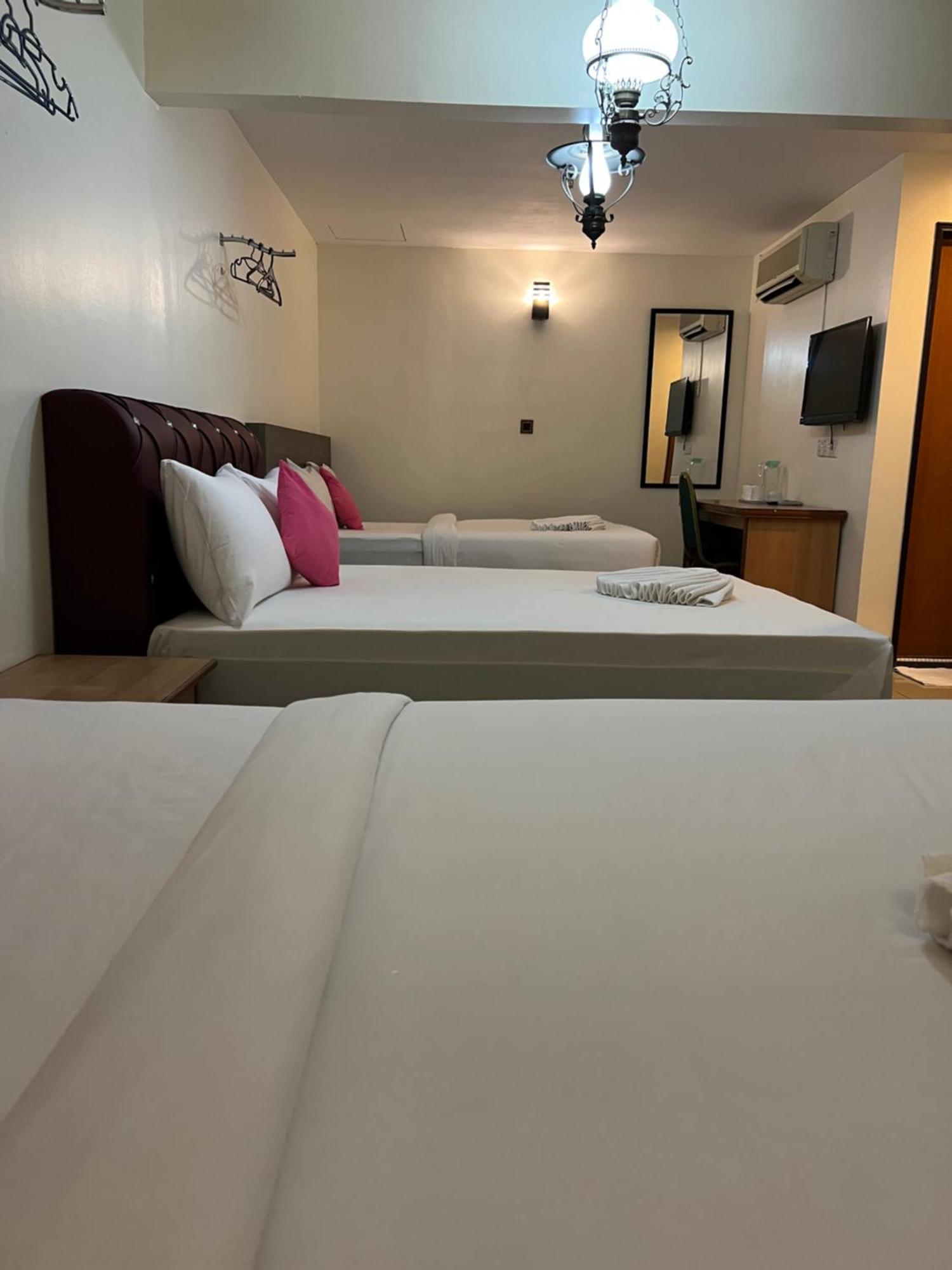 Hotel Sri Sutra Петалінг-Джая Екстер'єр фото